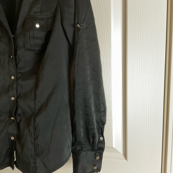 White House/Black Market Silk Stretch Top
Size 2 - Picture 6 of 11